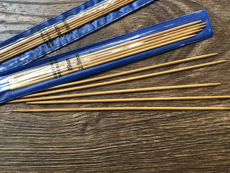 

Спицы носочные дерево 2.5 см