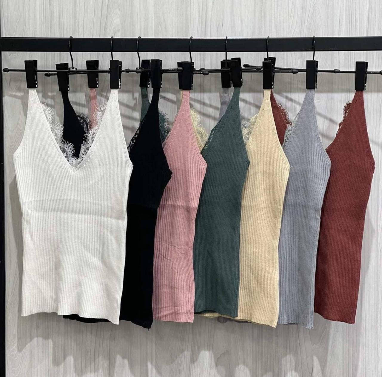 

Женская стильная майка с кружевом