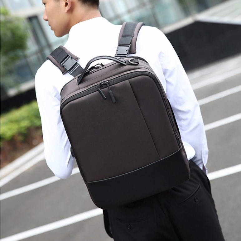 

Рюкзак-сумка трансформер Коричневый