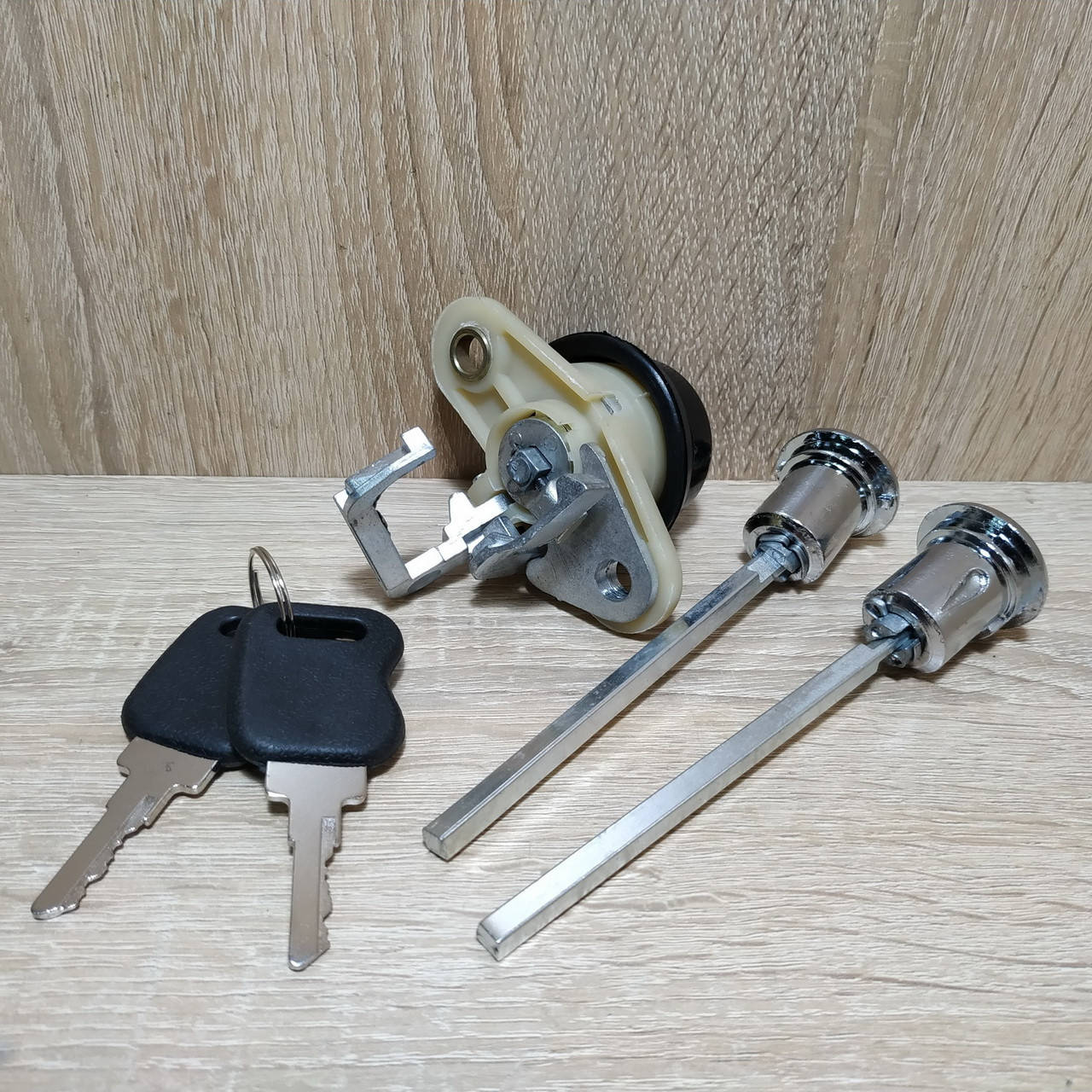 

Замок двери и багажника Волга 3110 (3 замка + 2 ключа)