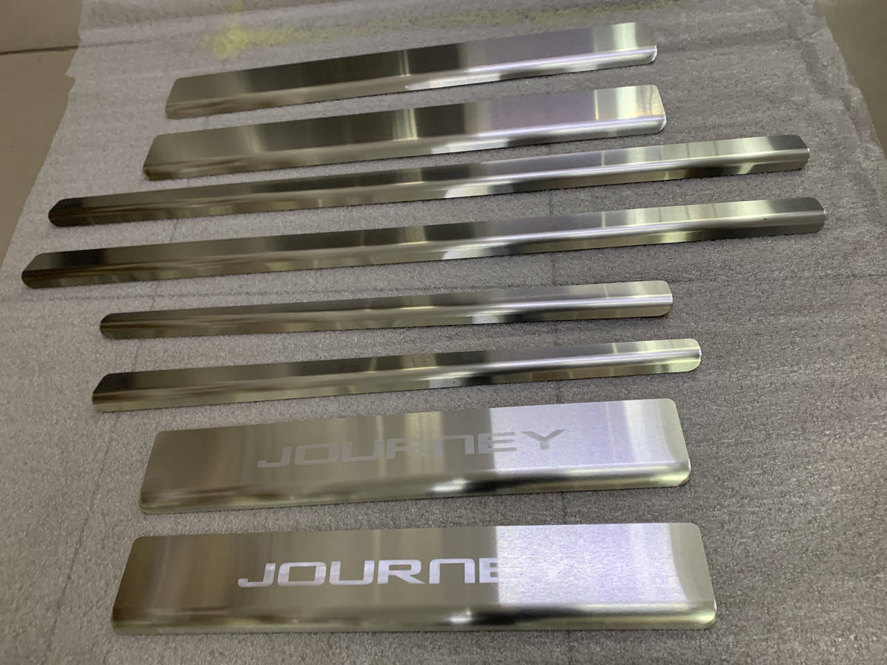 

Накладки на пороги Dodge JOURNEY с 2008- (Standart)