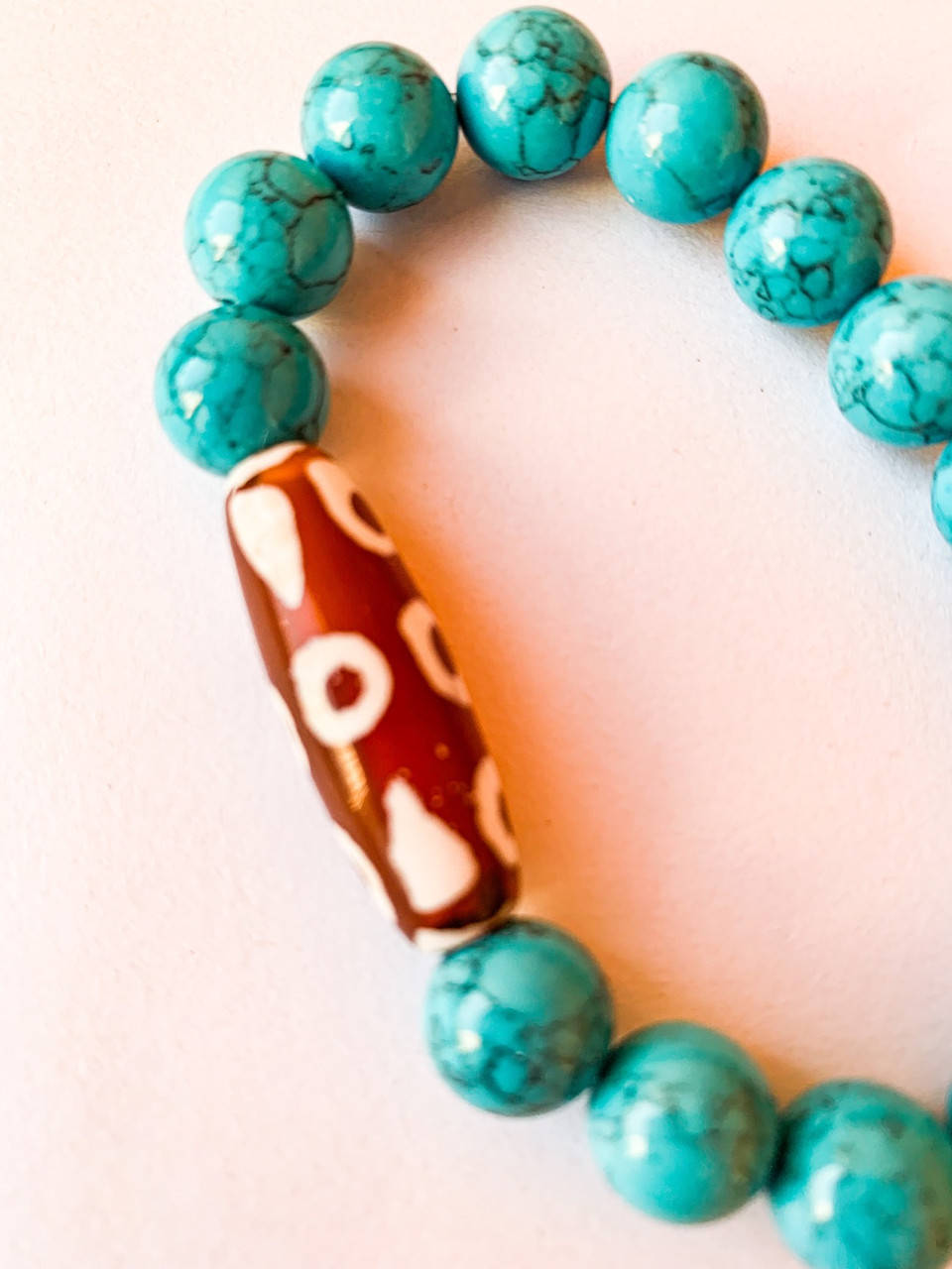 

Браслет из бирюзы с бусиной ДЗИ 8 глаз