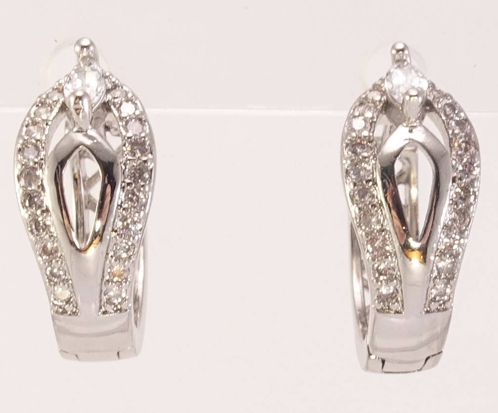 

Серьги Xuping M&L колечки "Декоративный орнамент с цирконием"