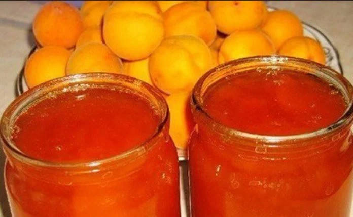 

Банка абрикосового варенья стекло 0,5 л