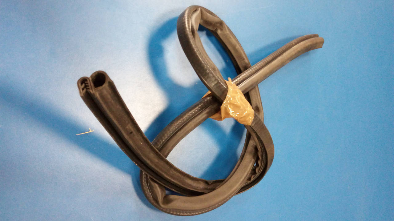 

Уплотнитель двери задней Газель L=1540 вертикальный(покупн. ГАЗ)