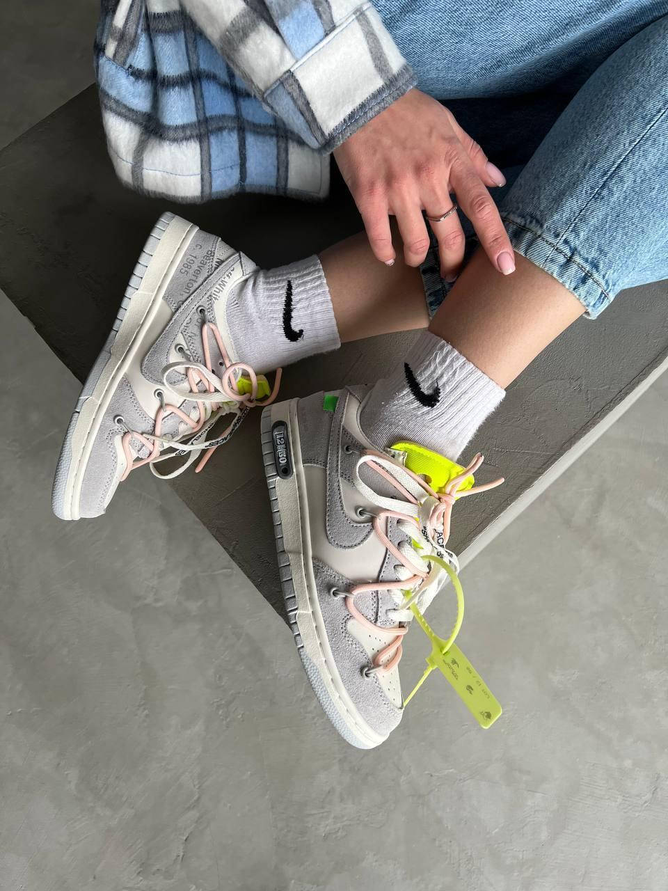 

Off-White x Nike Dunk Low Lot 12 37