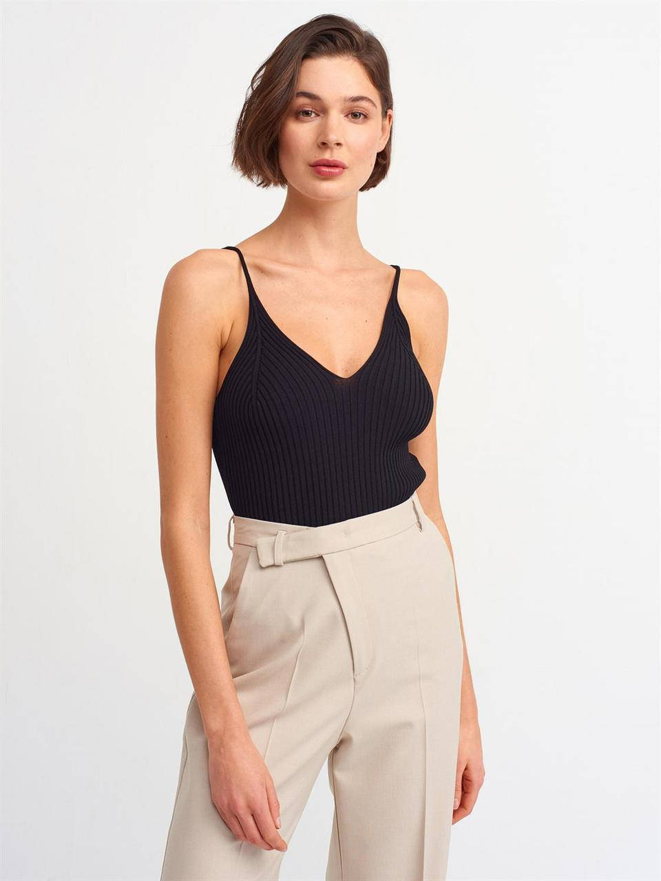 

1007 Топ crop black