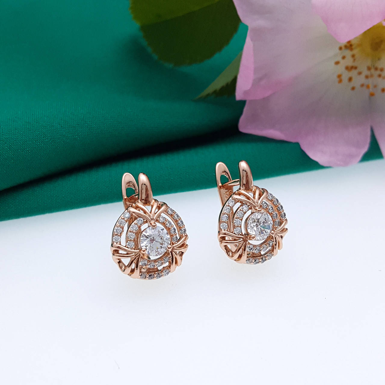 

Серьги "Круг" с узором и камнями, англ.замок, медсталь Xuping, 14К