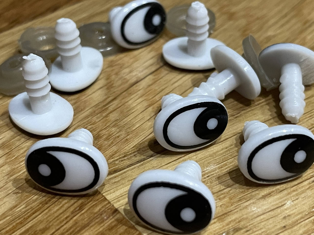 

Глазки №811 (1.4х1см) на винте