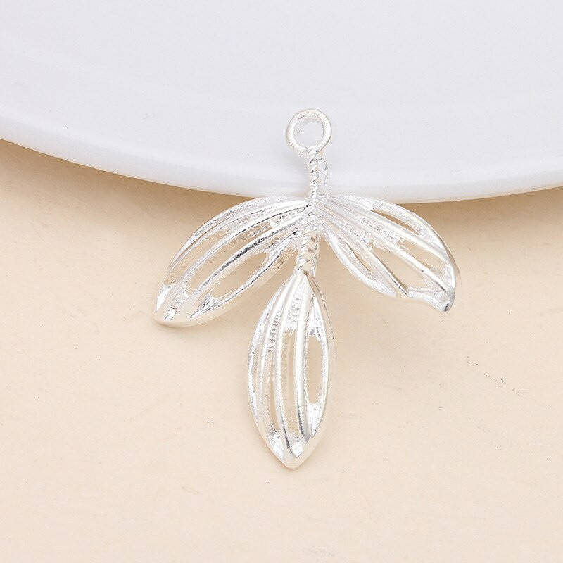 

Листья для украшений, подвеска листочки металл цвет Silver 24*27,5 мм., Серебристый