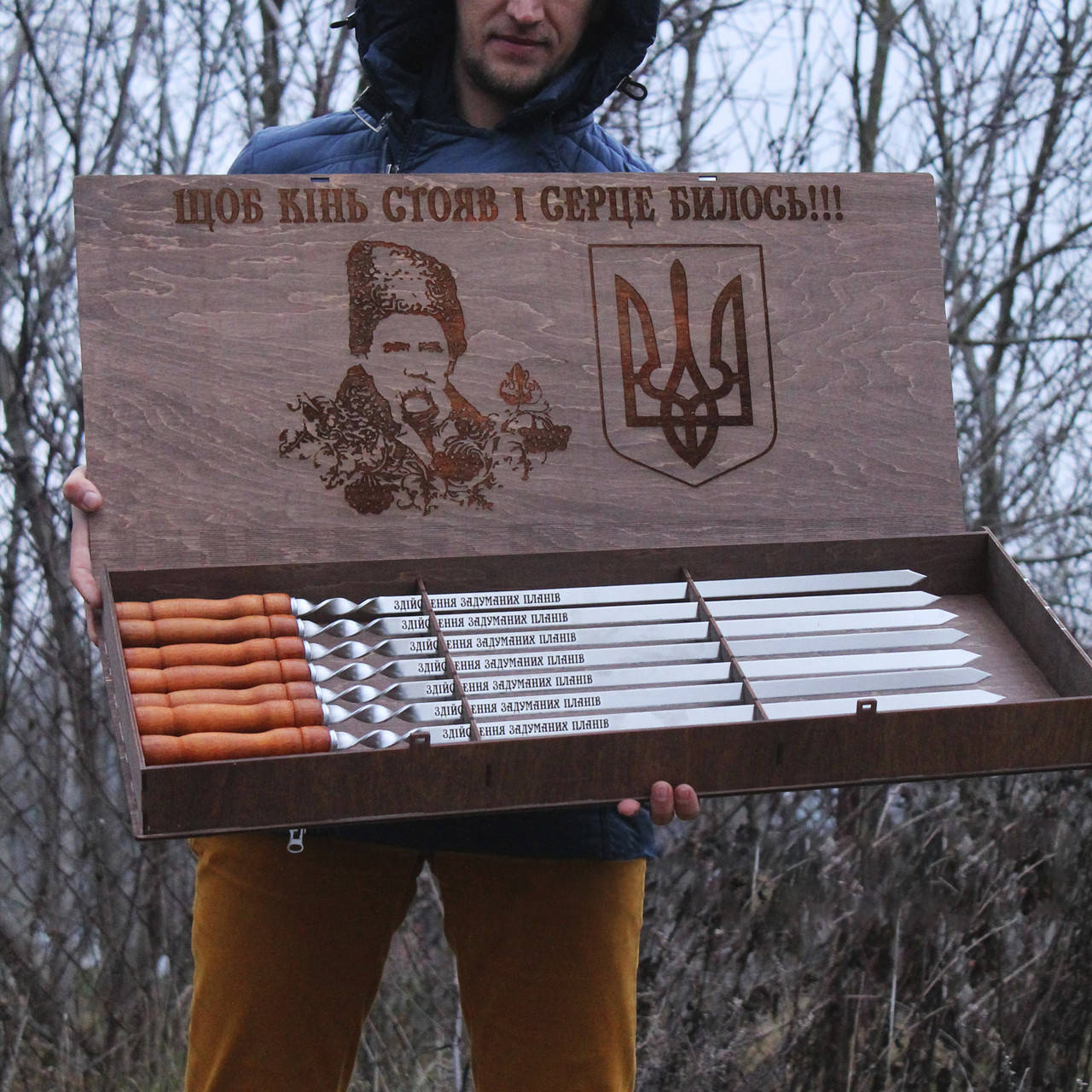 

Комплект из 8 шампуров 720 мм с одинаковой гравировкой в коробке