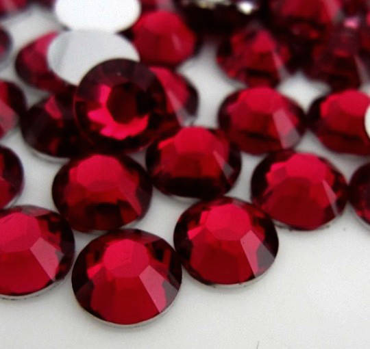

Стразы-эконом Ruby ss20(5мм).Цена за 100шт.