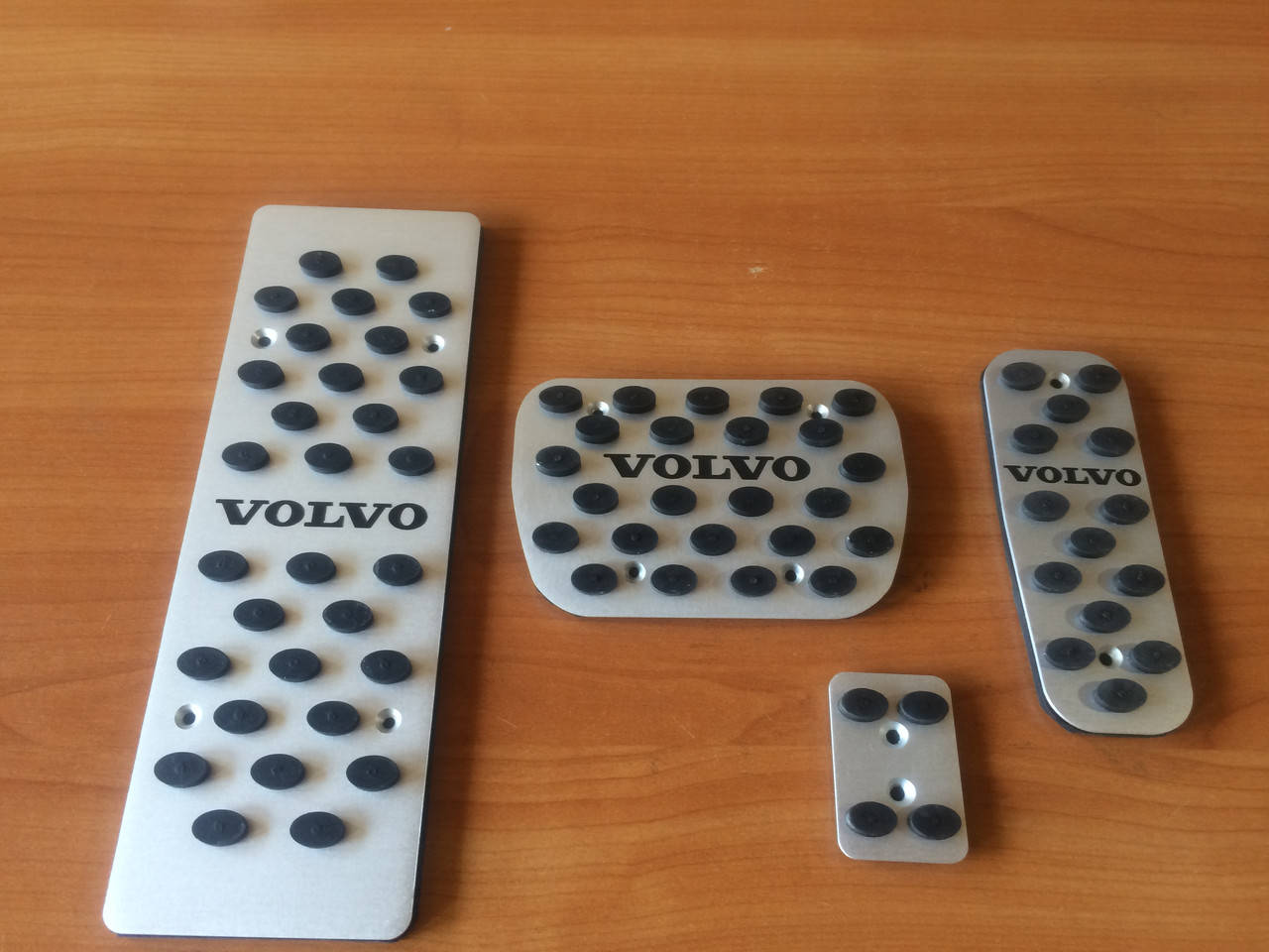 

Накладки на педали Volvo XC90 P28 2002—2014