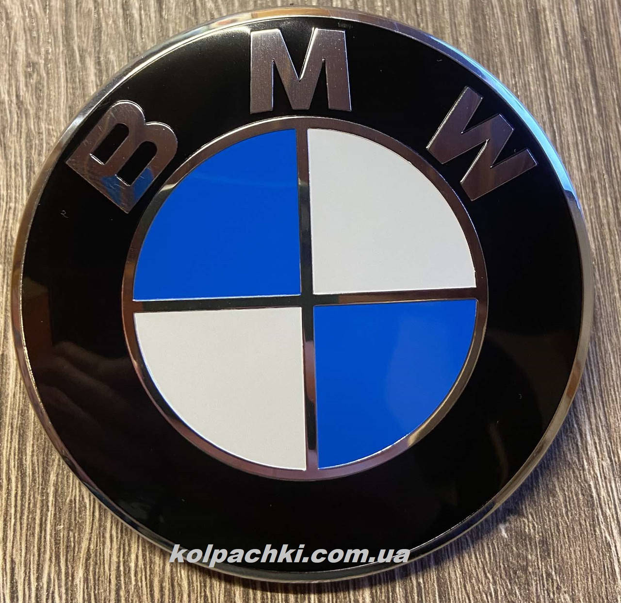 

Значок BMW 74мм. Эмблема БМВ на капот и багажник 51148132375 74 мм знак
