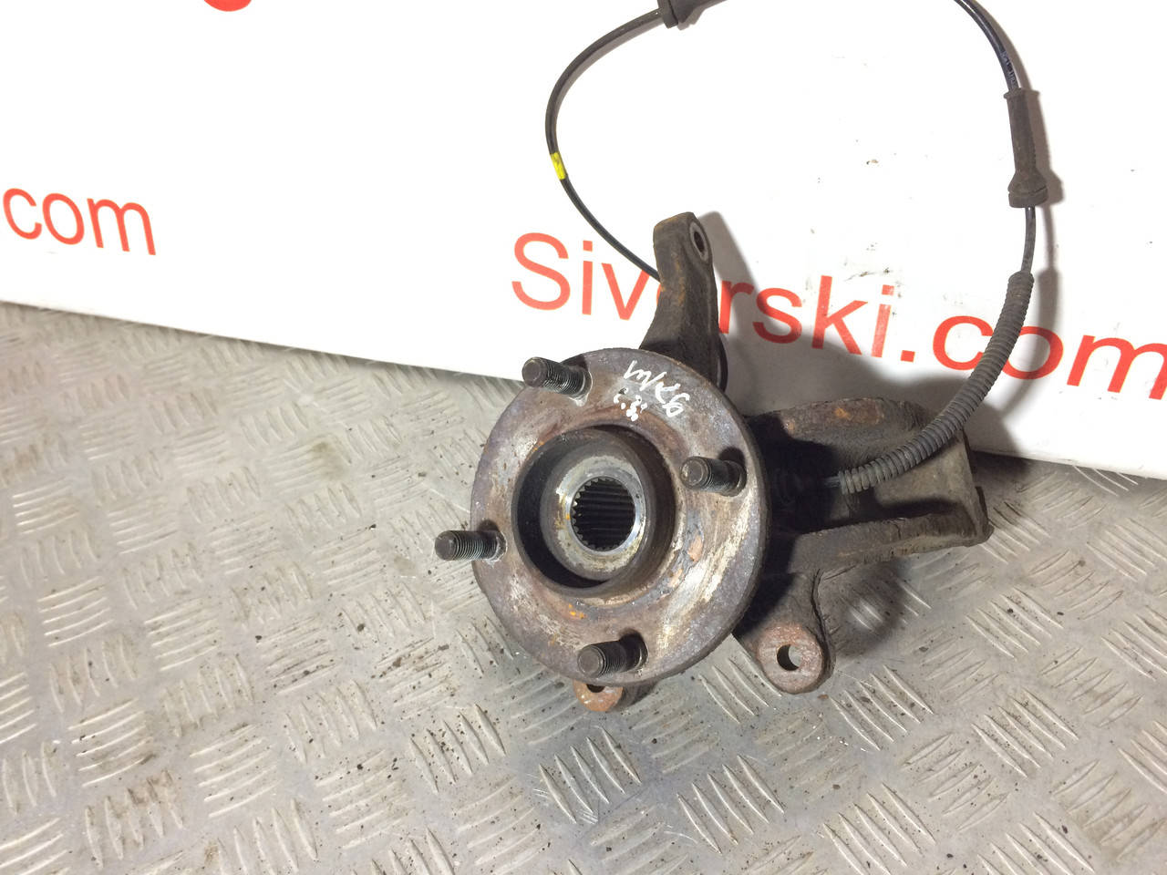 

Поворотный кулак, цапфа правая Ford Fiesta MK6, Fusion, 25 зубов