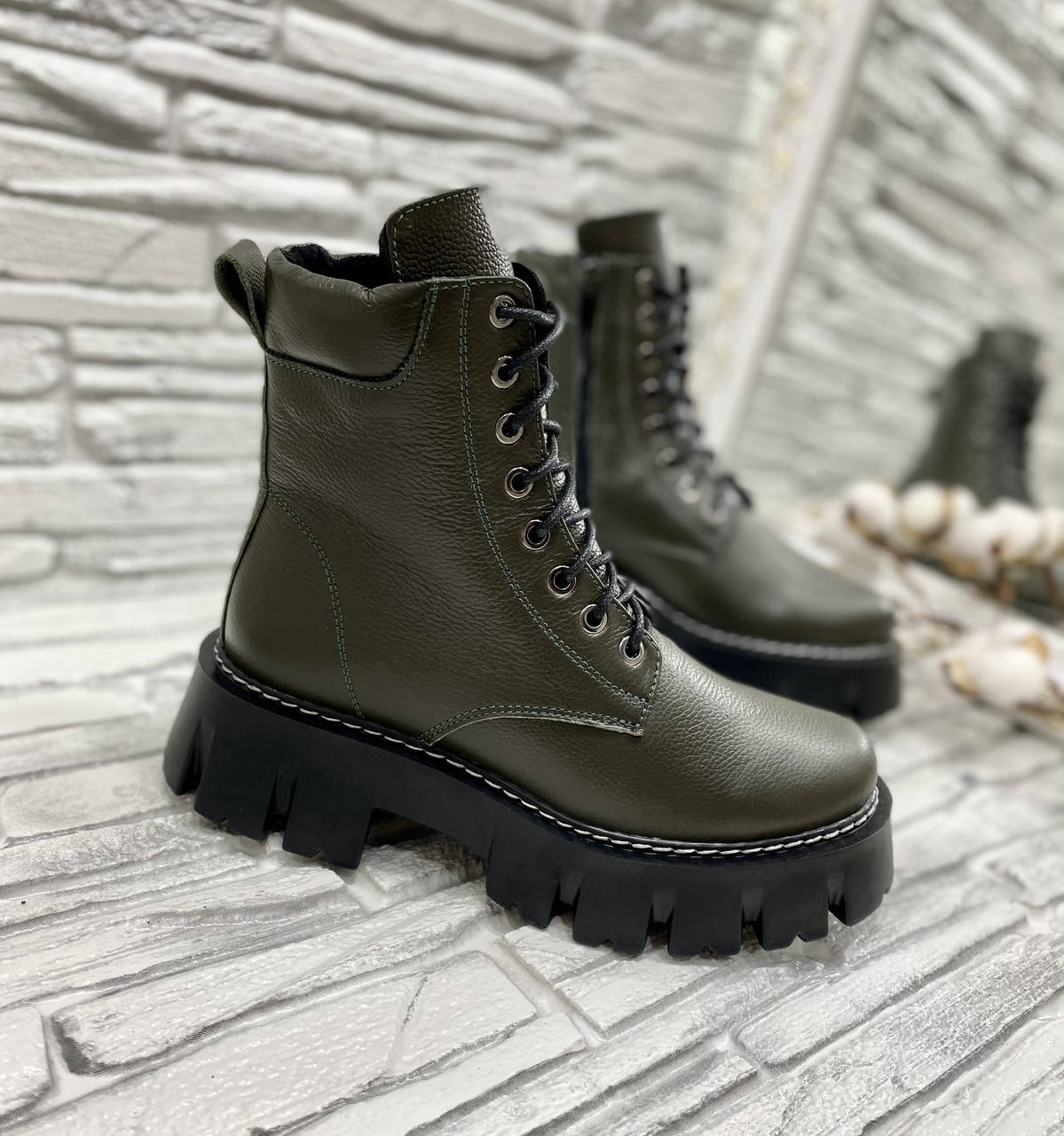 

Женские ботинки на высокой подошве из натуральной кожи., Оливковый