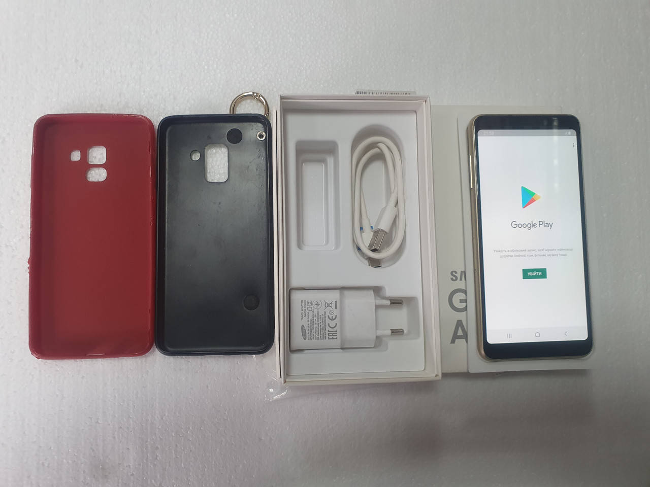 

Мобильный телефон Samsung A8 ,4/32gb 2sim.