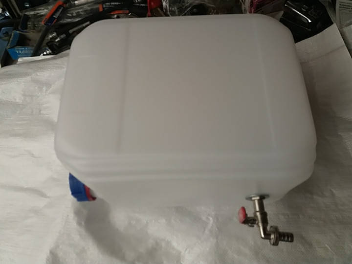 

Канистра 20 литров с краном