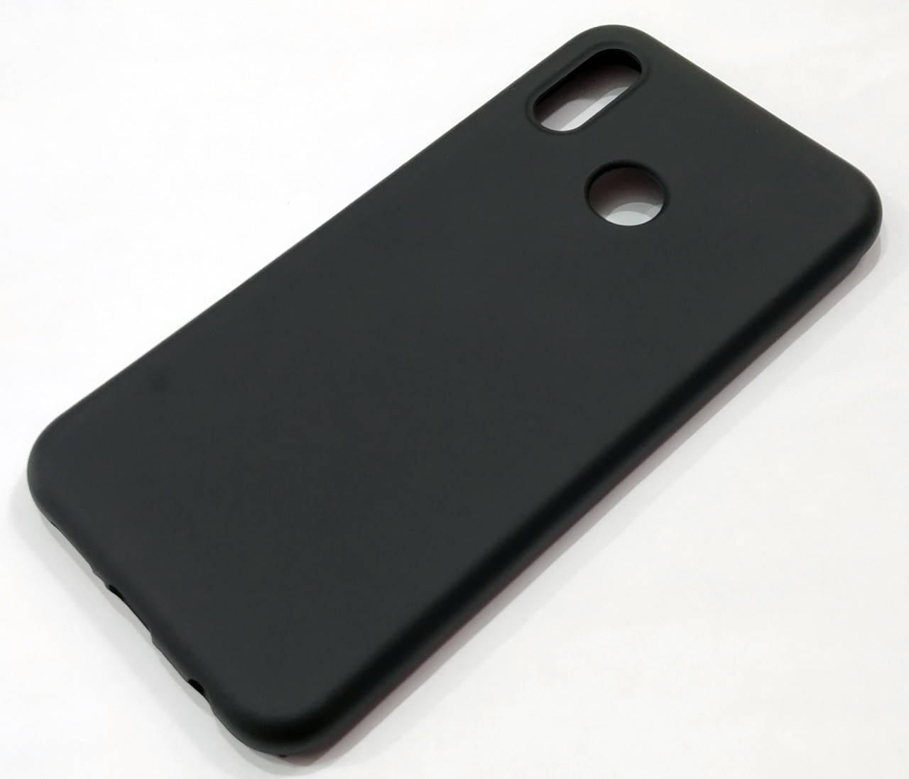 

Чехол Silicone Cover для Huawei P20 Lite черный