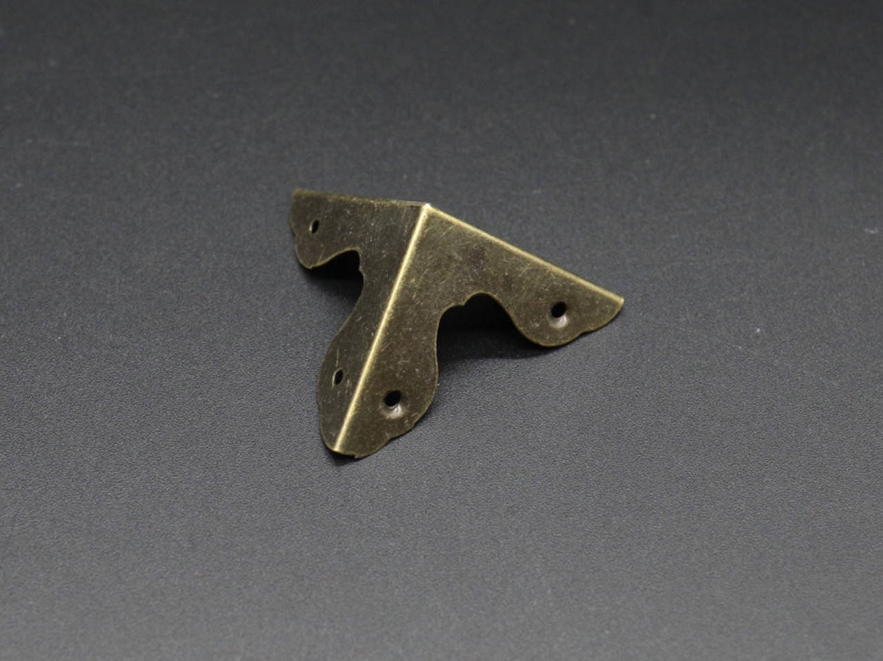 

Уголок металлический тройной. 32х32х32мм, Черный