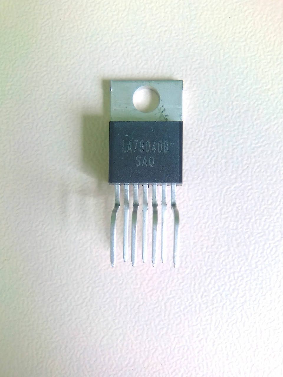 

Микросхема LA78040