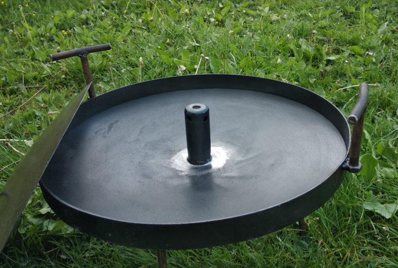 

Сковорода с отверстием для быстрого приготовления , сковорода мангал из диска бороны для костра средняя 40см, Черный