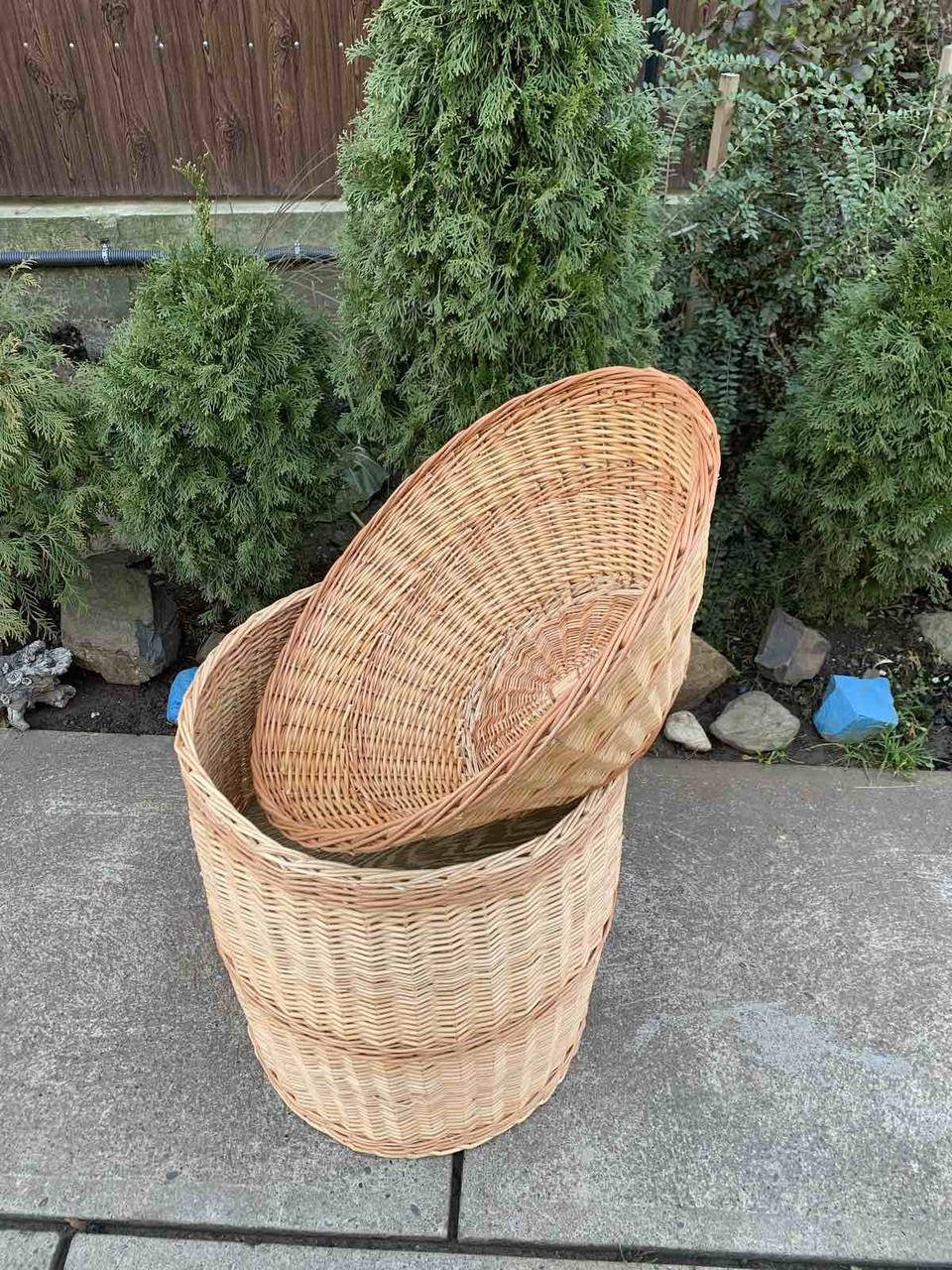 

Торговые колонные выставочные с ложем для витрины натуральная лоза