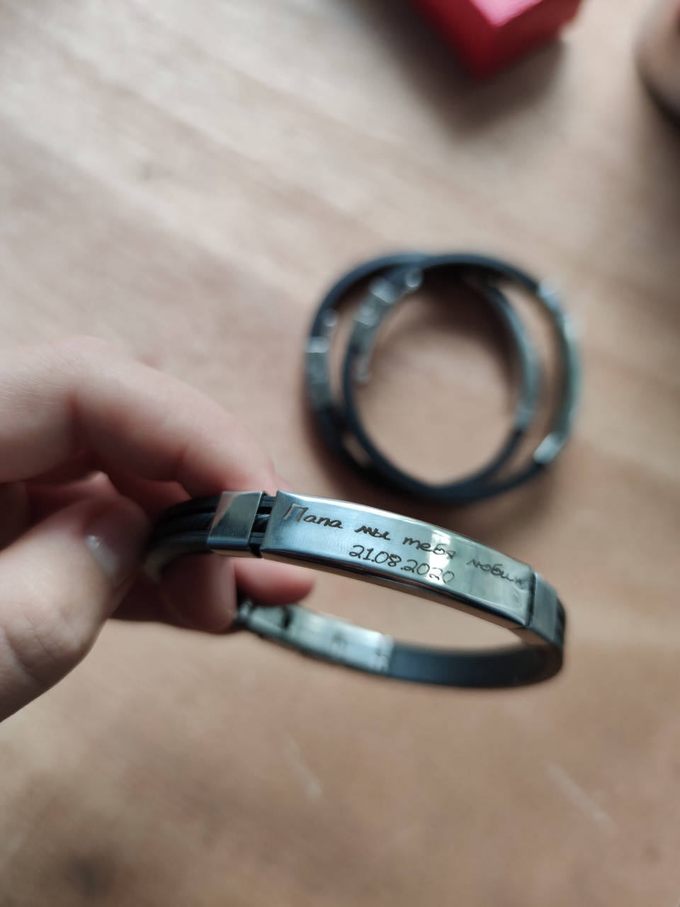 

ПОДАРОК ПАПЕ ОТ ДЕТЕЙ МУЖСКОЙ БРАСЛЕТ С ГРАВИРОВКОЙ ПОД ЗАКАЗ