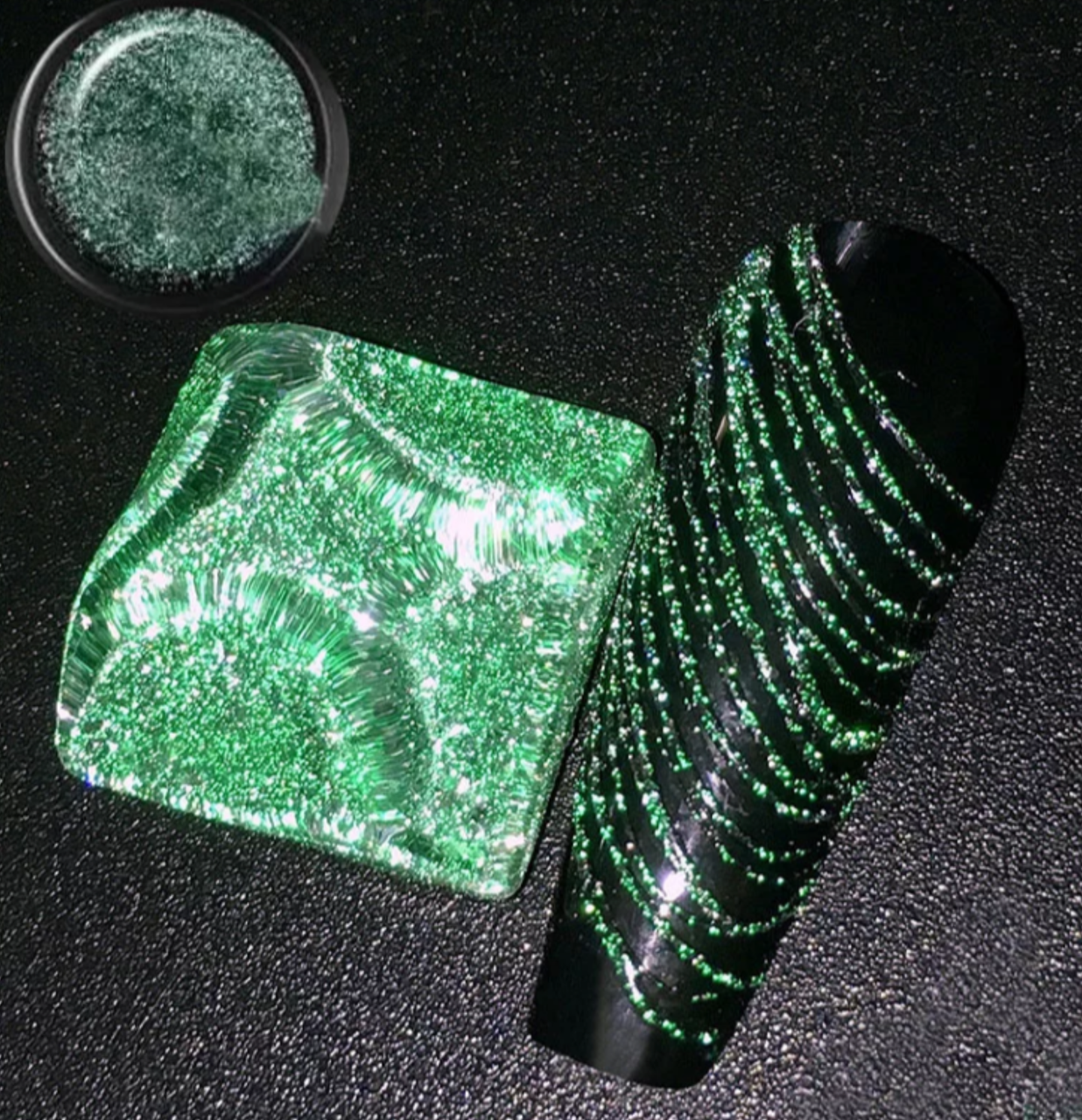 

Светоотражающая Гель краска-- паутинка для дизайна ногтей. 5мл. Meet Across под лампу UV Зелёный SA51