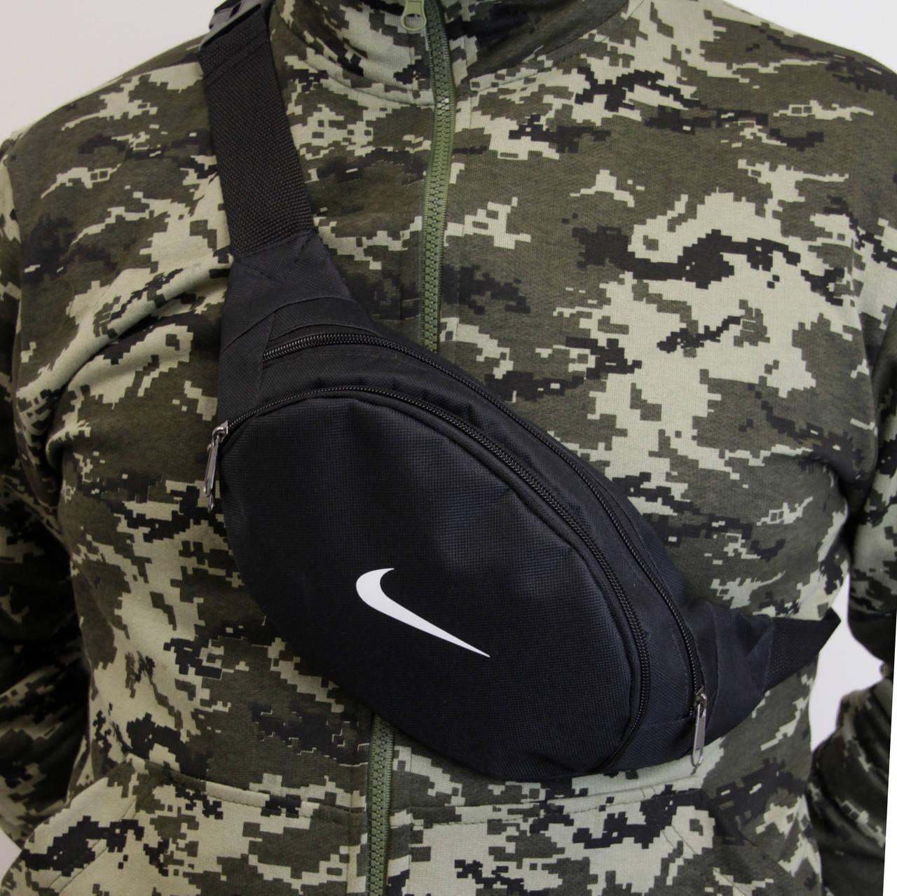 

Бананка NIKE чорная через плечо, спортивная поясная сумка-бананка, Черный