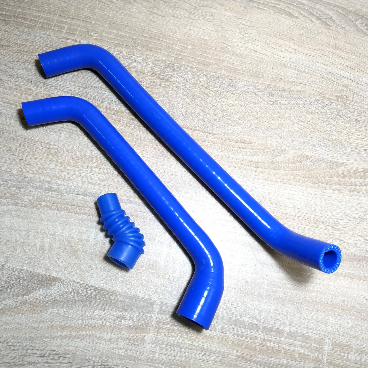 

Патрубок регулятора холостого хода Газель,Волга,Соболь Рута Бизнес ЗМЗ 405,406,409 3 шт силикон (Авто Престиж)