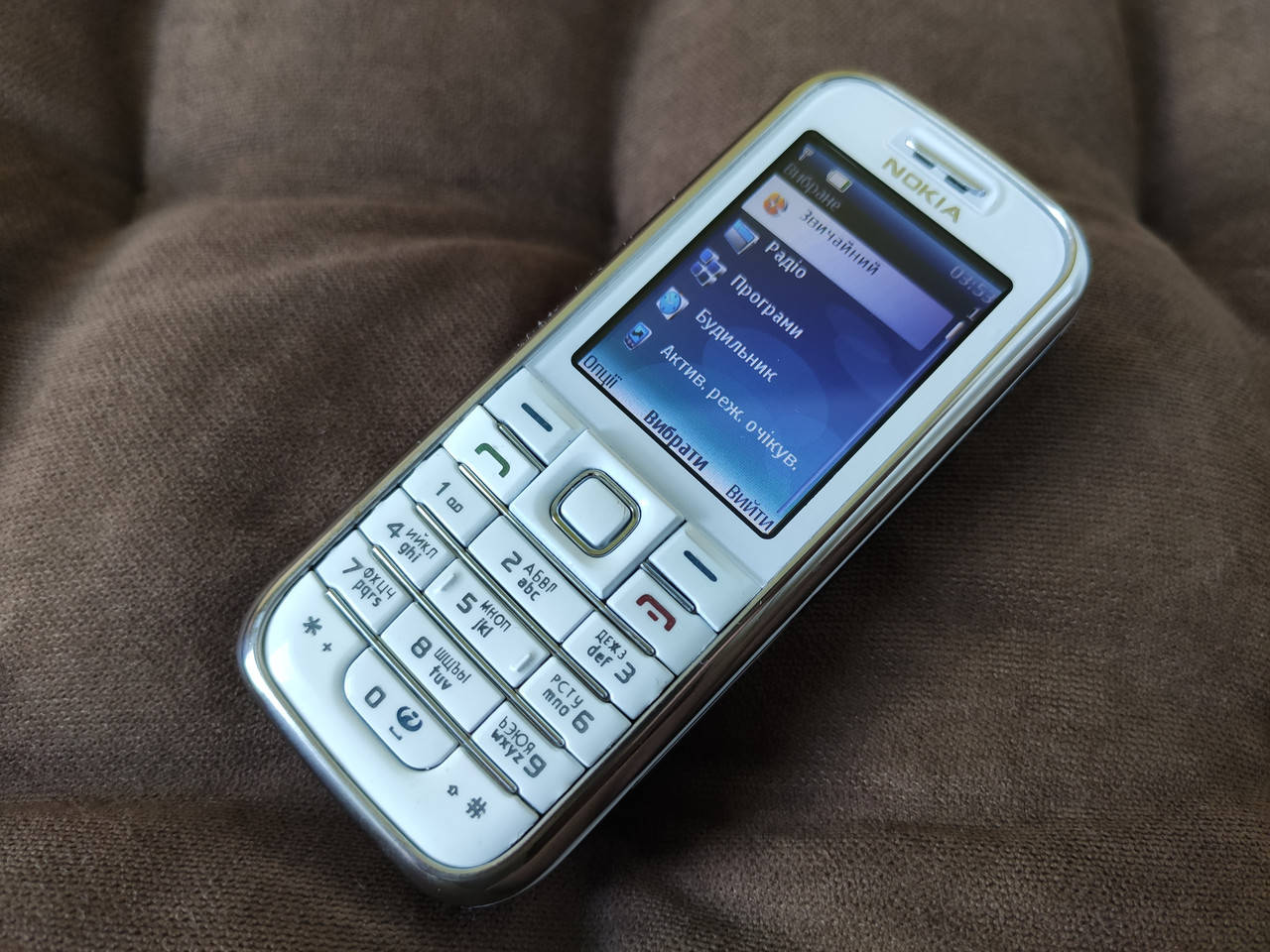 

Мобильный телефон Nokia 6233 б.у
