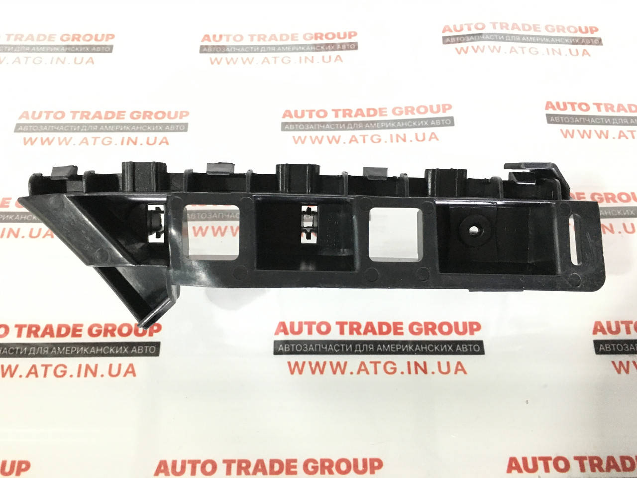 

Кронштейн переднего бампера правый VW Passat 12-15 новый OEM 561-807-184-A