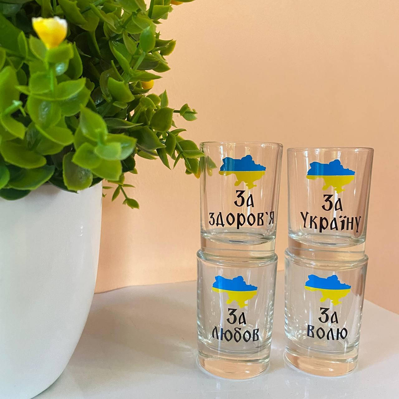 

Мужской подарочный набор для водки из 4 рюмок - За любовь, за Украину, за свободу, за здоровье