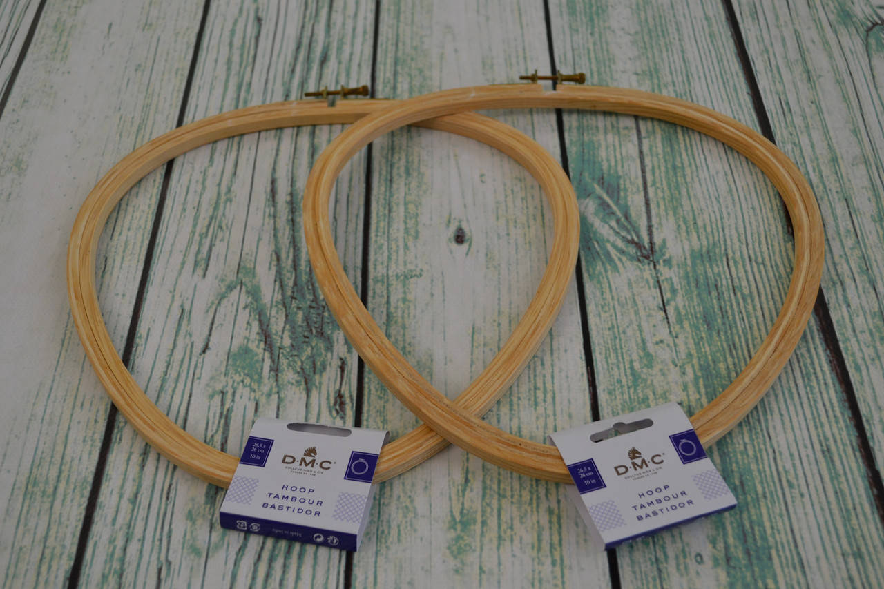 

Пяльцы деревянные с винтом треугольные DMC 26,5х26см