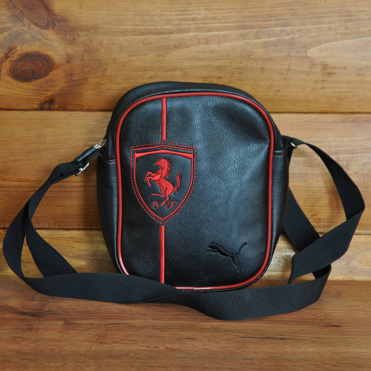 

Сумка мужская Puma черная с красным, Черный