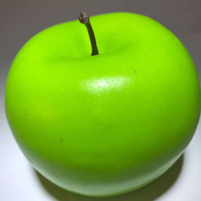 

Искусственный фрукт яблоко. Муляж зеленого яблока.