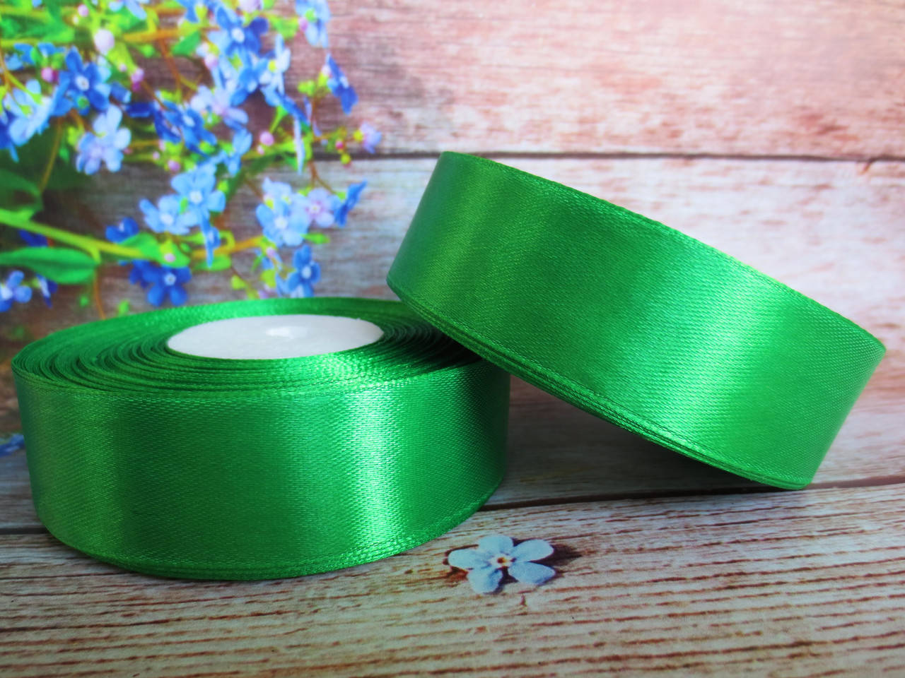 

Атласная лента 2,5 см, цвет ЗЕЛЕНЫЙ, 33 м.