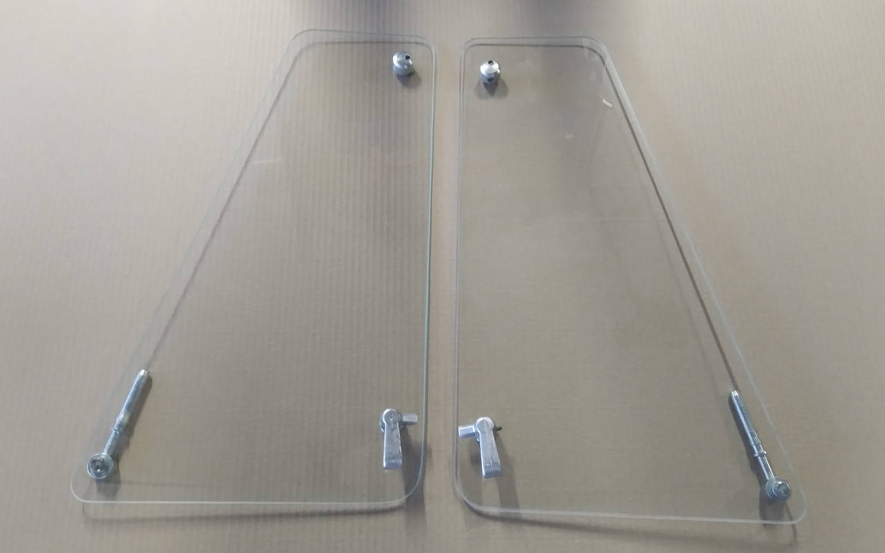 

Стекло форточки левое+прав КамАЗ 5320-6103051/50