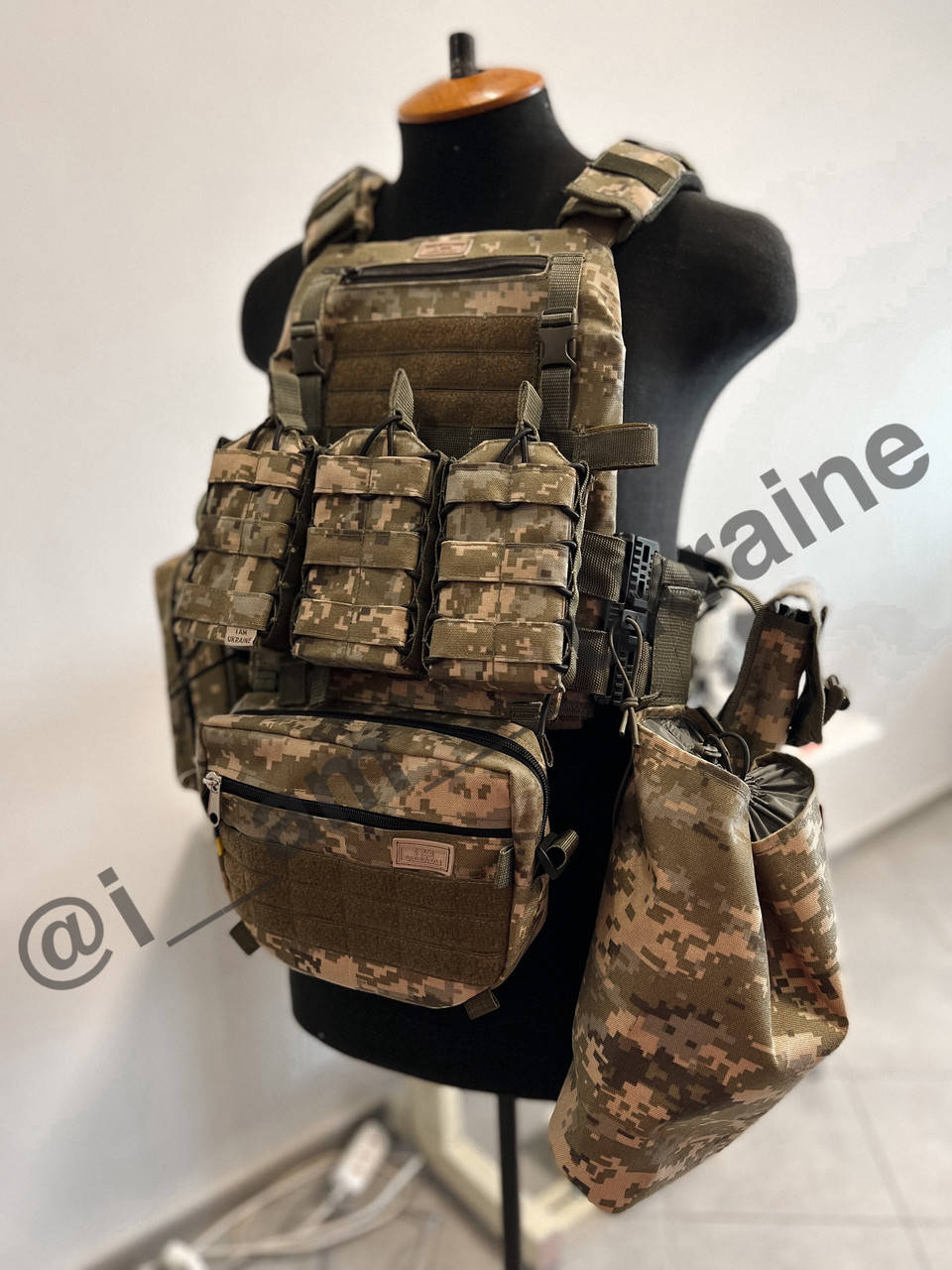 

Плитоноска на системі швидкого скидання з 3 підсумками під АК, піксель ММ14