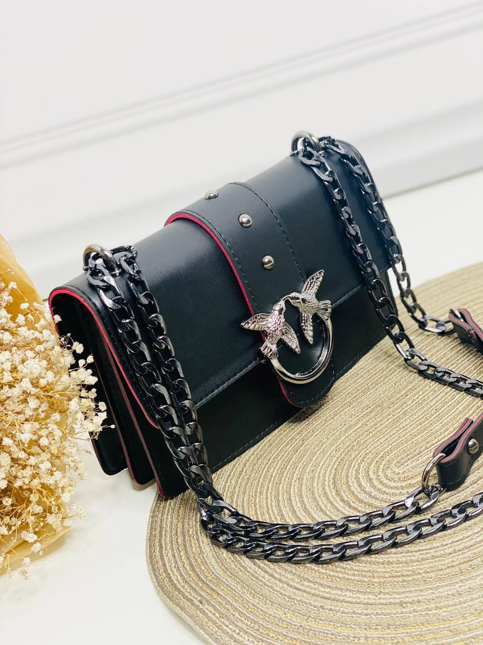 

Женская Сумка Pinko черная с красной окантовкой, Черный