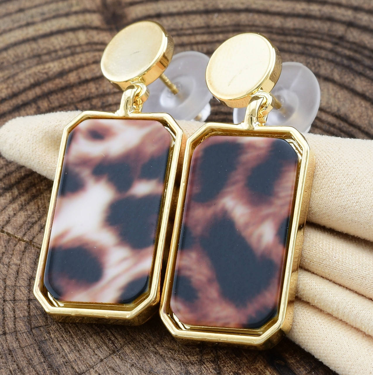 

Серьги Xuping гвоздики 32943 размер 35х14 мм разноцветная эмаль вес 8.4 г позолота 18К