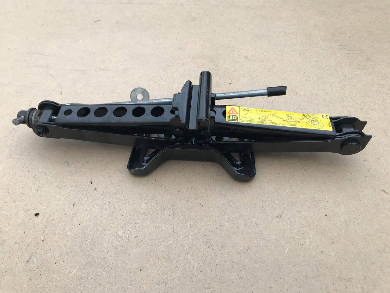 

Домкрат Ford S-Max (Форд С Макс)