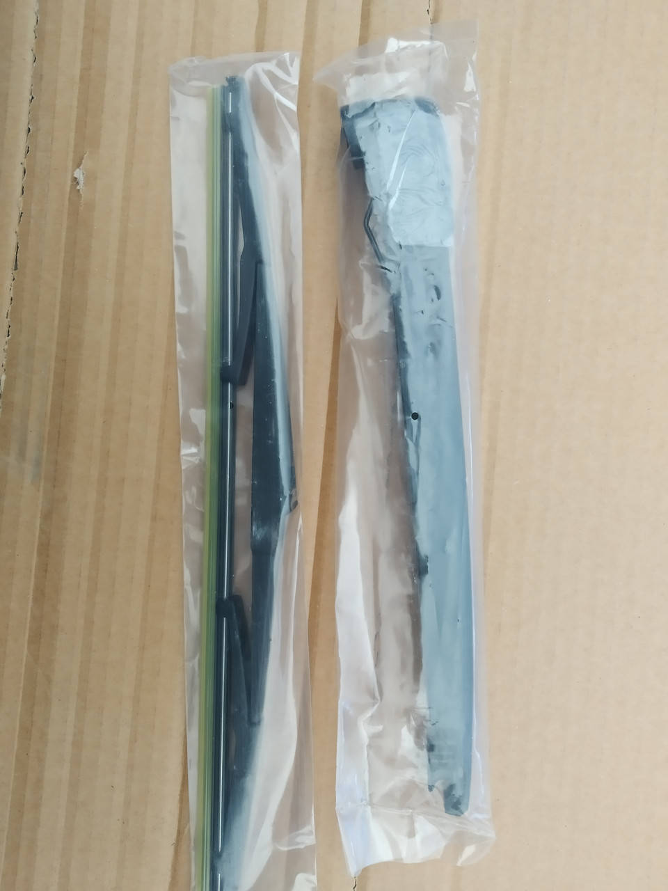 

Рычаг дворника на Lexus RX.