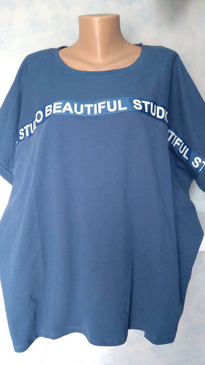 

Женская футболка большого 60/62 размера свободного покроя с лентой и надписью на груди