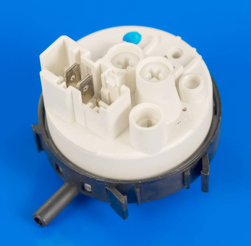 

Прессостат (датчик уровня воды) для стиральной машины Whirlpool 481227128554