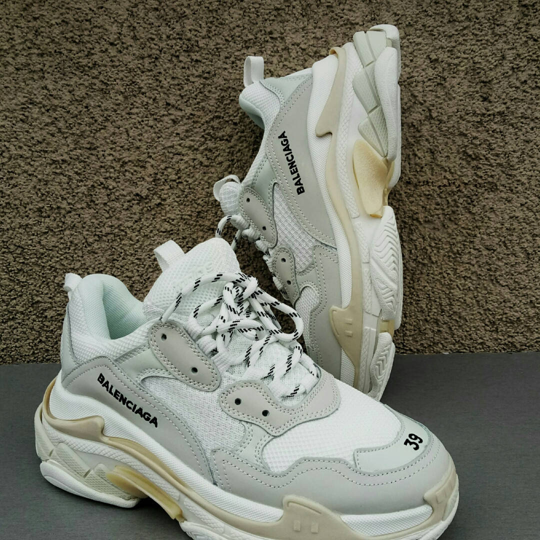 

Balenciaga Triplc S кроссовки женские белые кожаные с сеткой