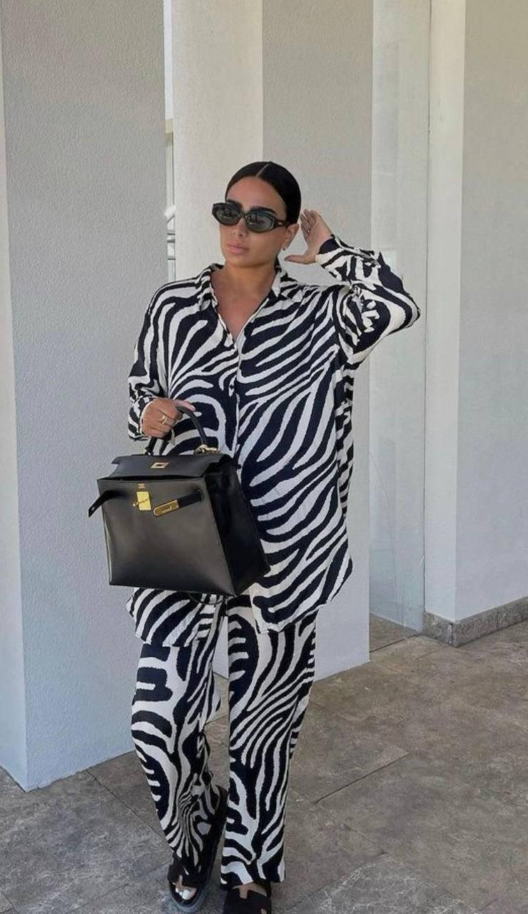 

Женский костюм Zebra Ткань:софт люкс Размеры 42-46,48-50.