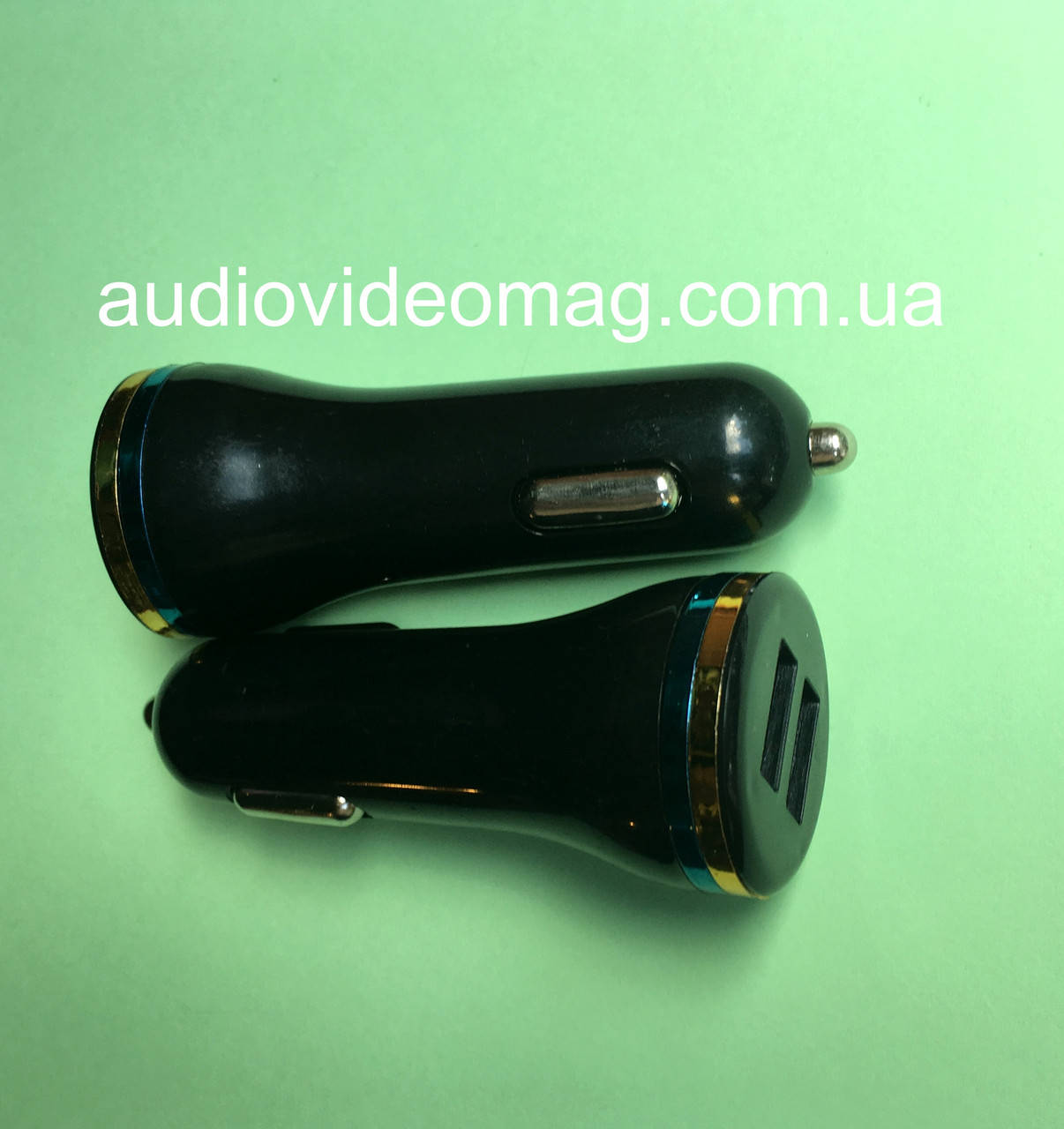 

Автомобильный адаптер питания USB 5V 1A два гнезда, черный