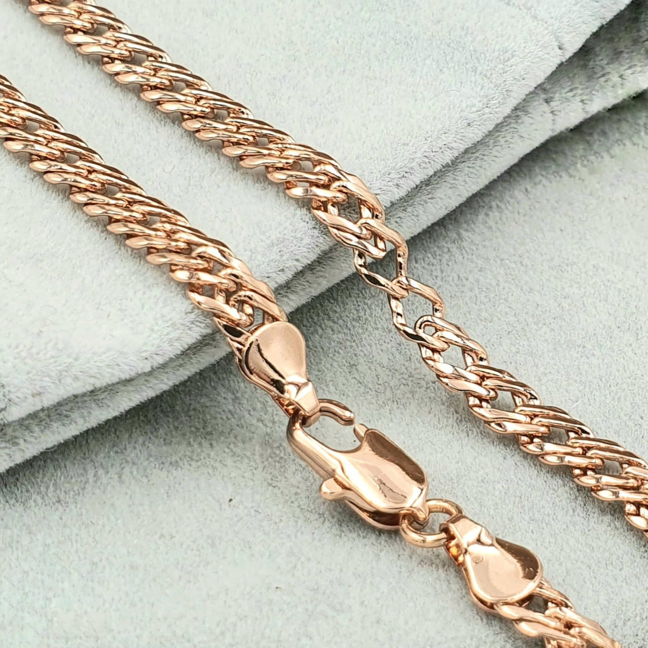 

Цепочка Ромбик нет звена длина 55 см ширина 5 мм вес 13.2 г позолота РО